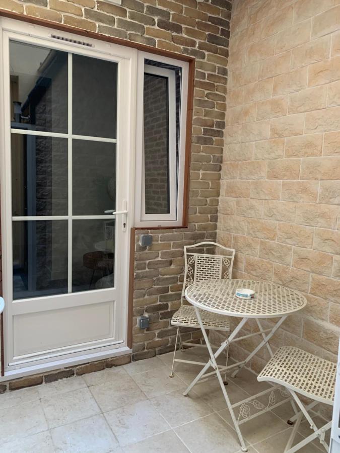 Eiffel Tower Studio With Patio Париж Екстериор снимка